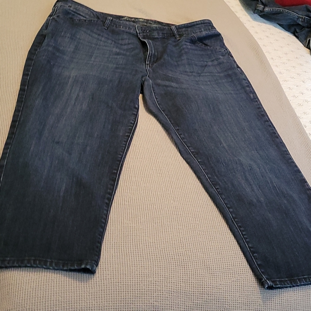 EUC Eddie Bauer Curvy Capri Jeans Size 16